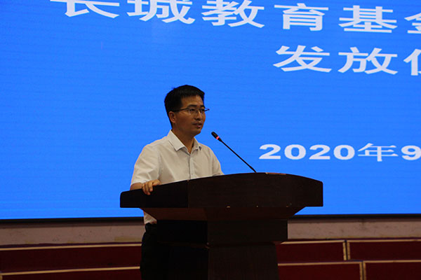 輝縣市委發表講話