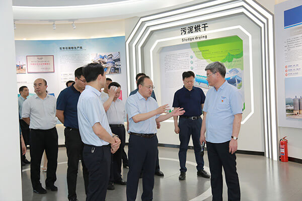 新鄉市政府市長魏建平到長城機械調研督導“萬人助萬企”活動開展情況