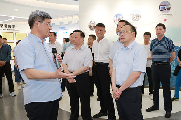 新鄉市政府市長魏建平到長城機械調研督導“萬人助萬企”活動開展情況